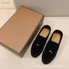 Sapatos Loafer Lp de Alta Qualidade 2026 Novo Modelo Camurça Slip-On Sapatos Casuais Cor Doce Estilo Casal Sapatos Pequenos de Couro
