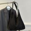 Bolso vintage informal de gran capacidad para mujer, bolso de mano de ante para otoño e invierno 2024, bolso de hombro sencillo de nicho.