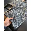 Jeans rotos de estilo americano de calle para hombre con estampados de estrellas por toda la prenda, modernos y geniales, lavados y desgastados, pantalones vaqueros ligeramente acampanados