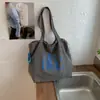 Bolso Tote Versátil de Moda para Viajes Diarios para Mujer 2026 Primavera Nuevo Nicho Gran Capacidad Estampado de Letras con Cordón Bolso de Hombro