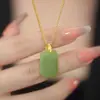 2023 Nuevo Artículo Popular de Celebridad de Internet Collar Ruyi Cumple Deseos para Mujer Cadena para Clavícula Blanqueadora Colgante de Lujo Ligero Como Van las Cosas Color Verde Esmeralda