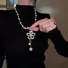 Collar de Perlas Versátil de Moda para Mujer con un Diseño de Nicho Elegante de Alta Gama, Cadena de Suéter de Lujo Ligero, Colgante Exquisito de Alto Valor