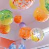 Pintura Acrílica Creativa Marmoleado Transparente Globo Bobo Decoración de Escena para Evento de Apertura de Centro Comercial