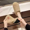 Sapatos femininos de meia-arrasto para bico interno chinelos de pelo chinelos de lã de cordeiro aquecidos para usar ao ar livre outono e inverno novo estilo com veludo extra sola reta 2026