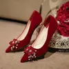 Grulla Blanca Almohada Blanca Temperamento Absolutamente Impresionante Zapatos de Novia Rojos Tacones Altos Punta Fina de Mujer Tacón de Copa de Flor Zapatos de Boda Xiuhe Brindis