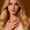 26 Años de Experiencia en Ventas Transfronterizas, Suministro Directo de Fábrica, Joyería Artesanal, Resplandor Brillante del Sol, Anillo de Acero de Titanio con Moissanita para Mujer al por Mayor