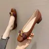 Hebilla metálica Arco del Triunfo punta cuadrada zapatos lazo plano tacón bajo zapatos de mujer zapatos individuales mujer nuevo versátil moderno temperamento