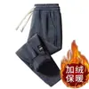 Calça jogger de veludo cotelê com cordão transfronteiriça, forrada de fleece, versátil, de corte solto, para homens, nova moda outono e inverno, calças casuais