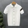 Nuevo Cárdigan de Punto de Manga Corta a Rayas de Color Contrastante para Hombre Primavera/Verano 2026, Camisa de Punto de Manga Media Moderna y Elegante