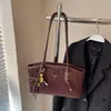 Bolsa de Luxo de Alto Padrão Estilo Estampa de Leopardo para Mulheres 2025 Moderna de Ombro Único Tote de Alta Qualidade para o Dia a Dia Grande Capacidade Feminina de Alto Padrão