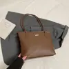 Bolsas Novas Populares Deste Ano para Mulheres Outono 2025 Estudantes Grande Capacidade Estilo Estrangeiro Versátil Bolsa de Axila Bolsa de Ombro Único Saco