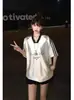Camiseta Esportiva Solta de Cetim Brilhante de Manga Longa, Camiseta de Malha Feminina de Manga Curta 25 Verão com Decote V, Estilo Casual, Novo Design com Gola Redonda