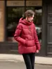Chaqueta de Plumas de Ganso Blanco 90% Genuina de Gama Alta para Mujer 2026 Invierno Nueva Llegada con Capucha Engrosada Cálida Ropa Exterior Corta