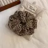 Scrunchie Estampa de Leopardo para Mulheres 2025 Novo Estilo Alta Elasticidade Durável Prendedor de Cabelo com Toque Premium Acessório de Cabelo para Coque
