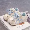Zapatillas Deportivas Infantiles 2026 Otoño Nuevo Estilo Unisex Moda Antideslizantes Zapatos de Entrenamiento Alemanes Suela Suave Ligeros Casuales Zapatos Forrest Gump