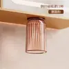 Vaso para enjuague bucal de succión magnética debajo del gabinete del espejo, instalación sin taladro, vaso de lujo ligero para cepillarse los dientes y lavarse, soporte para cepillos de dientes colgante en la parte inferior del gabinete para parejas