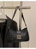 2026 Novo Design de Nicho Casual Simples Estiloso para o Dia a Dia Bolsa de Ombro Transversal Bolsa de Axila Texturizada da Moda para Mulheres