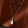 Colar de pérolas em leque de zircônia requintado e versátil, corrente para clavícula de luxo leve de nicho de alta qualidade, joias da moda e únicas para atacado