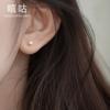 Xigu E1104 S925 pendientes de plata con perlas simples, elegantes pendientes de mujer con pequeños huesos de oreja, pendientes con hebilla giratoria y tornillo
