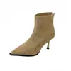 Botas de tornozelo de camurça para outono e inverno com salto alto, botas versáteis de corte justo para mulheres, elásticas estilo retrô francês, salto fino, zíper traseiro, bico fino, novo modelo