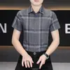 Camisa de Negocios Casual de Manga Corta a Cuadros Blancos para Hombre, Elegante y a la Moda, Camisa Elástica de Seda Hielo de Alta Gama