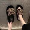 Pantuflas de Algodón con Suela Gruesa y Punta Abierta Estilo Coreano de Moda Cálidas con una Sola Tira Pantuflas Peludas para Otoño/Invierno para Mujeres Versátiles para Usar al Aire Libre 2026