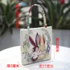 Bolso nuevo de estilo étnico, con tela color arena y bordado, un diseño fresco y casual, con bordado de hilo dorado a doble cara, una bolsa pequeña de tela y una bolsa estilo Hanfu