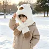 Conjunto de sombrero y bufanda de peluche de capibara lindo con bloques de color, un atuendo de dos piezas para mujer, diseñado para otoño e invierno, que proporciona calidez y protección contra el frío, y también disponible como un sombrero cálido y grueso para niños.
