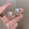 Novos Brincos de Clipe de Flor e Pérola 2025 para Mulheres, Brincos de Luxo Leve de Alta Qualidade, Argolas de Orelha Tipo Bobina de Mosquito, Acessórios para Orelha