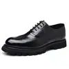 Novo modelo de sapatos masculinos casuais de couro brogue de couro bovino de primeira camada com sola de espuma de couro genuíno, leves, modernos e versáteis