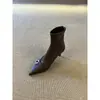 Botas Slim de Salto Alto Estilo Britânico de Nicho para Mulheres com Fivela de Cinto, Bico Fino e Zíper Traseiro Botas Elásticas