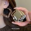 Aretes de Diamantes Envolventes de Cuero de Leopardo Plateado Lujo Ligero Elegante Elegante Distintivo Aretes Exagerados Sentido de Diseño de Nicho