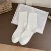 Meias de cor sólida, meias masculinas de algodão até o meio da panturrilha, sem costura, respiráveis e absorventes de suor, adequadas para outono e inverno, meias longas versáteis, meias masculinas pretas