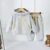 Conjunto Esportivo com Capuz para Bebê Primavera Outono Conjunto de Duas Peças Elegante Jaqueta com Zíper Bordada Calças Jogger para Bebê