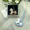 Pendant de bolsa de cavalo de madeira pequeno combinando cores, pônei requintado feito à mão, pendente de cavalo de balanço criativo personalizado para carro de bolsa