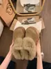 Pantuflas de algodón con lunares para otoño e invierno Estilo nuevo francés 2026 suela plana tira única de hada mujeres embarazadas pantuflas peludas para mujer uso exterior