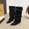 Botas de montar de caña alta para chica atractiva, adelgazantes, hasta la rodilla, modelo nuevo 2026 con punta fina, tacón grueso, hebilla de cinturón, remaches y diseño fruncido