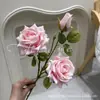 Mujer Hermosa de 3 Cabezas Esquina de Rosa Boda Rosa Decoración del Hogar Flores Artificiales Estilo Europeo Retro Flores de Seda de Simulación
