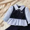 26 Camisa de estilo preppy para niña con detalle de lazo + Pantalones de color liso ligeramente acampanados, nueva colección primavera/otoño, venta al por mayor desde el fabricante
