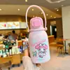 Botella de agua térmica infantil Sanrio, gran capacidad, diseñada para uso escolar, vaso con popote portátil, perfecto como regalo para niñas y estudiantes de primaria