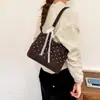 Bolso versátil 2026 mujer floral nicho gamuza encaje hombro tote bolso de moda para ir al trabajo dulce nuevo estilo de moda