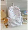 Versátil, moderno y popular entre los estudiantes: una mochila simple y elegante con estampado de estrellas de colores, perfecta para viajar y salir
