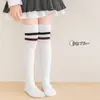 Novas Meias Finas de Primavera e Outono para Crianças Meninos e Meninas, Alunos do Ensino Fundamental, Meias Acima do Joelho Estilo Esportivo, Meias Altas de Bebê