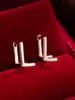 Pendientes de botón casuales de moda populares, creativos, con diseño de letra, simples, versátiles para el día a día, de alta calidad, lujo ligero