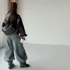 Conjunto de chaqueta de cuero para niñas otoño e invierno 2026 casual estilo coreano para niñas mayores chaqueta de cuero encerado y conjunto de jeans