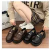 Mocasines de cuero retro universitarios de suela gruesa con grulla de almohada blanca, nuevo estilo versátil para primavera y otoño 2026, con falda slip-on, estilo británico