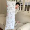 Almofada longa de veludo leitoso para mulheres, projetada para dormir com as pernas encolhidas, dormir de lado, encosto de sofá, almofada de encosto para sala de estar, novo estilo 2026