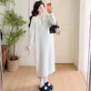 Ropa de maternidad otoño e invierno nuevo estilo Vestido de punto con cuello tipo polo medio botón largo holgado que cubre el vientre engrosado vestido de lana