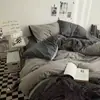 Funda de edredón de doble capa estilo nórdico ins japonés de alto valor color gris brumoso juego de ropa de cama de cuatro piezas juego de tres piezas para dormitorio