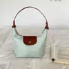 Bolsa de nailon tipo dumpling para mujer, nuevo bolso de mano versátil ligero y simple 2026, bolso de hombro de alta gama con bloques de color para el día a día